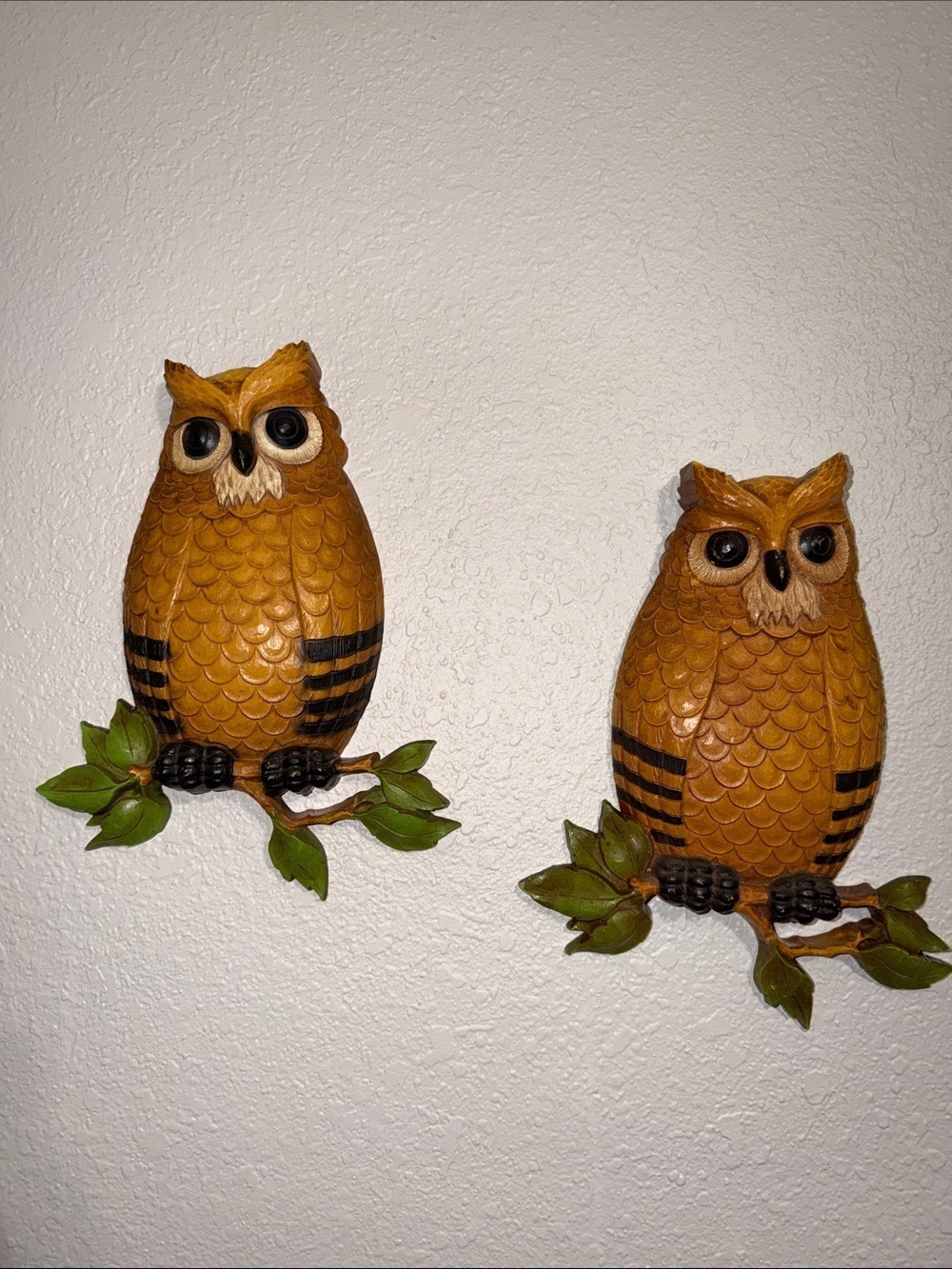 Vintage Set of 2 Owl Wall Art Hangings Plastic Mid-Century Modern Birds 80s 70s
